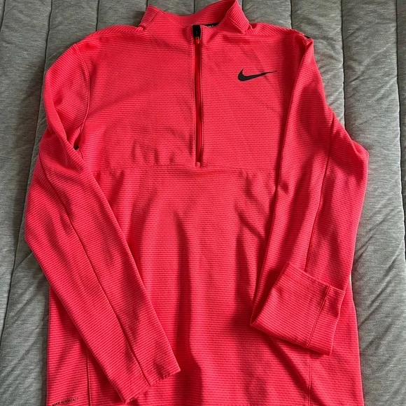 Nike AeroReact Golf Pullovers in Coral, Blue, and Gray - Picture 2 of 8